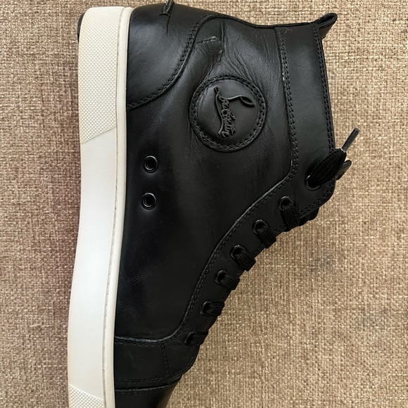 Christian Louboutin - Picture 11 of 17